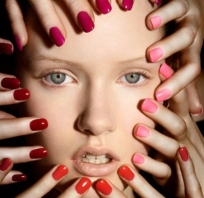 paznokcie, zadbane, piękne, manicure, kobieta, blondynka, do paznokci