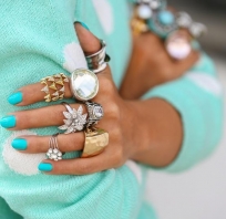 sweter, sweater, paznokcie, mint, miętowy, pierścionki, biżuteria 