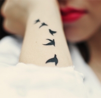 tatuaż, ptaki, wolność, przedramię, ręka, dyskretny, dziewczęcy
