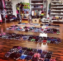 buty, buciki, plecaki, sklep, wyprzedaże, moda, na sportowo