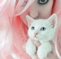 Piękny biały koteczek :) <3