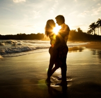 Romantyczne zdjęcie kochanków na plaży!