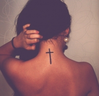 tatuaż, krzyż, plecy, dziewczyna