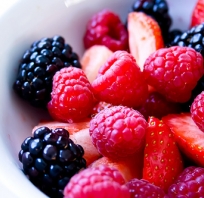owoce, maliny, truskawki, jagody, jeżyny, owoce, kolorowe, zdrowe, zdrowie, kulinaria, zdrowe owoce, owoce leśne, las, 