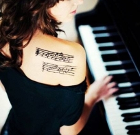 tatuaż, nuty, pianino, kobieta