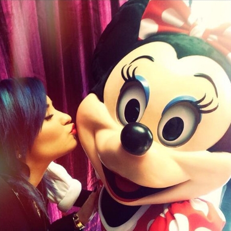 Demi Lovato, mini mysz, dziewczyna, całować, Czerwony, Nice