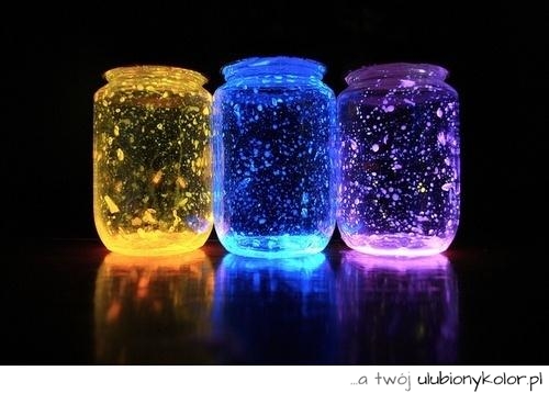 słoiczki, fluo, fluorescencyjne, kolorowe, neonowe, świecące, ultrafiolet