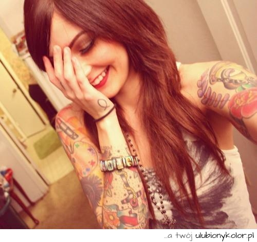 dziewczyna, tatuaże różne, kolorowe, ręce, wzorzaste, ramiona