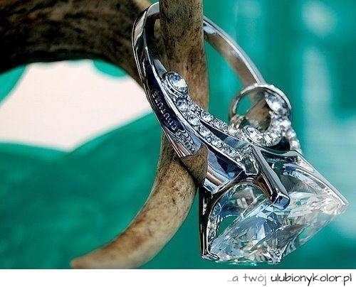 pierścionek ,zaręczynowy,zdjęcie, diament, romantyczne