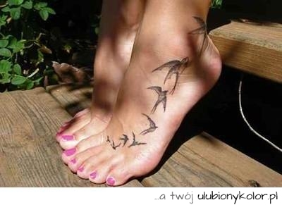Motyw ptaków na stopie fajny :)
