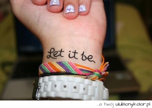 tatuaż, let it be, nadgarstek, seksowny, ręka, zegarek, kobieta, dziewczyna