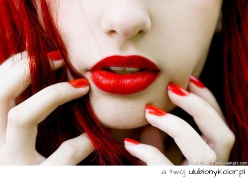 Czerwone usta i czerwone paznokcie :)