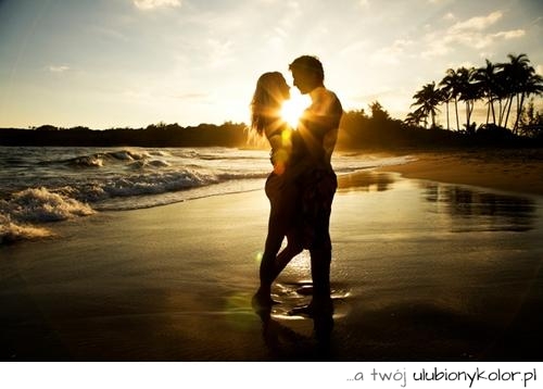 Romantyczne zdjęcie kochanków na plaży!